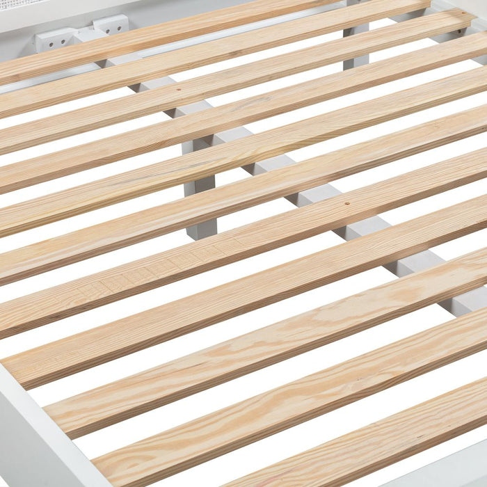 Santorini Hamptons Double Bed White - OWUT0017W